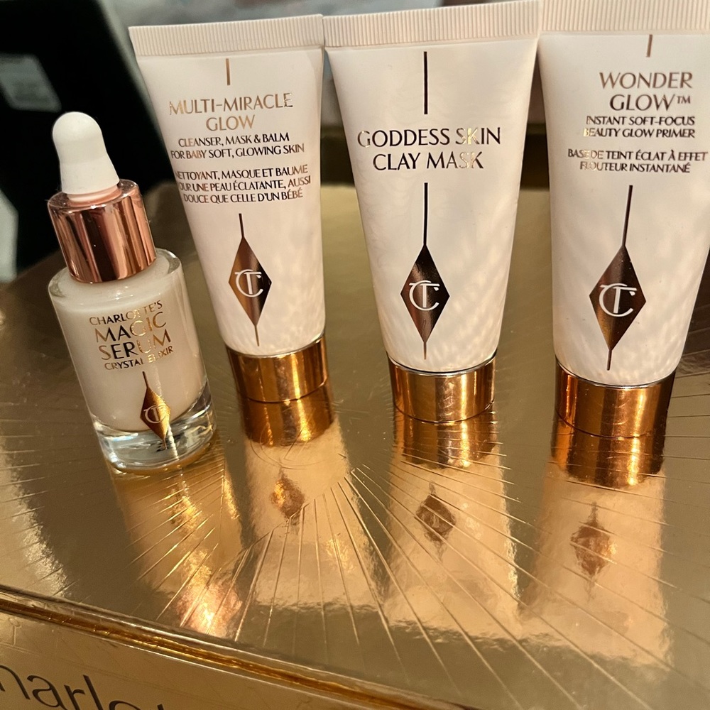 Brand new. 8 ml Magic serum crystal elixir with minis!!